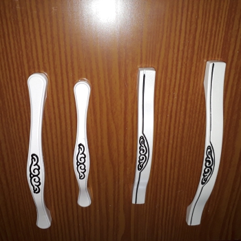 Tay nắm hoa văn trắng 