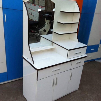 Bàn trang điểm trắng viền đen