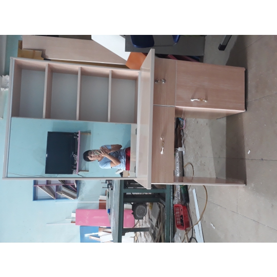 Bàn trang điểm cửa kính lùa